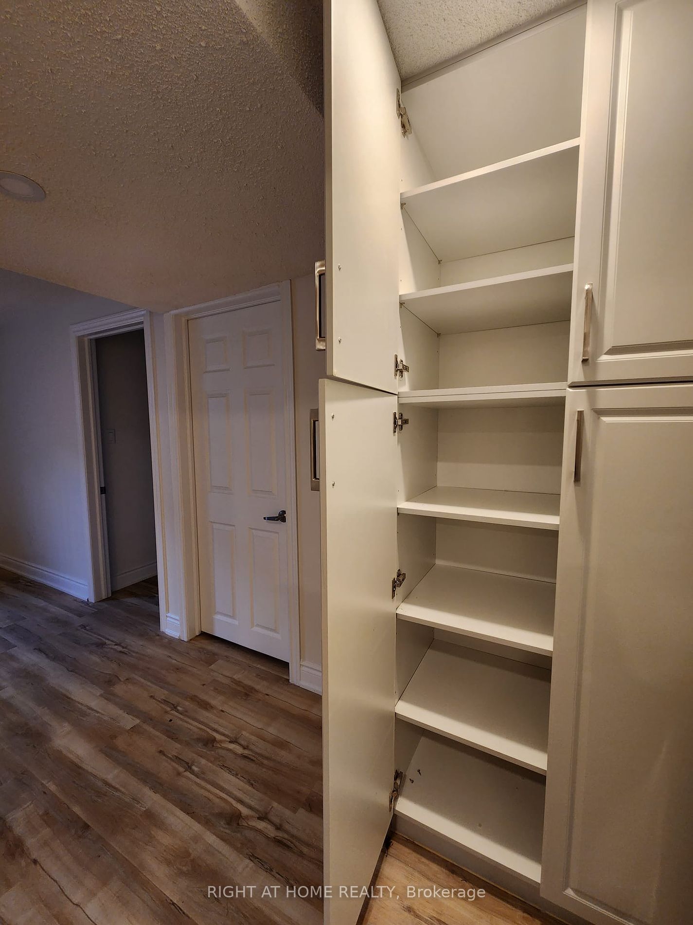 9 Mediterra Dr (Bsmnt)