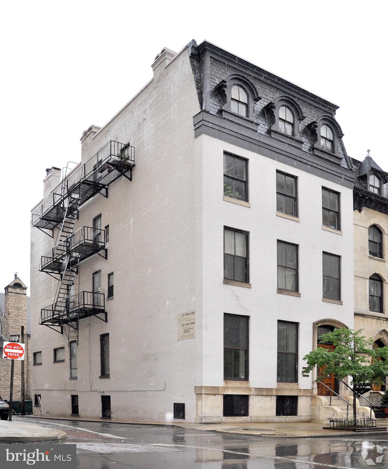 Recently renovated this 2024, this townhouse is located in the epicenter of Mount Vernon, across from the Belvedere Hotel. It features 4-5 spacious bedrooms, 2.5 bathrooms plus a den across more than 2500 square feet of living space spread over two floors. The new kitchen has Samsung stainless steel appliances, soft-close drawers and cabinets, quartz countertops and highlights a large kitchen island with room for seating, making it the heart of the home. There is an onsite parking available for tenants. There is a separate laundry room conveniently located on the first level. Also showcasing restored, original hardwood floors and historic moldings throughout, and several unique stained glass window features. In addition, we provide Luxer One secure package acceptance lockers available for $10 per month, ensuring a secure and convenient way to receive your deliveries. This unique offering should not be missed!This unit gets 2 MONTHS FREE on a 6-18 Month Lease!*Security deposits as low as $99 for qualified applicants*Application Qualifications:Minimum monthly income 3 times the tenant’s portion of the monthly rent, acceptable rental history, credit history and criminal historyPets are welcome (weight limit 100 lbs.) $300 pet fee and $35 per month pet rent, restrictions on certain “aggressive” dog breeds.*** Price and availability are subject to change. ***