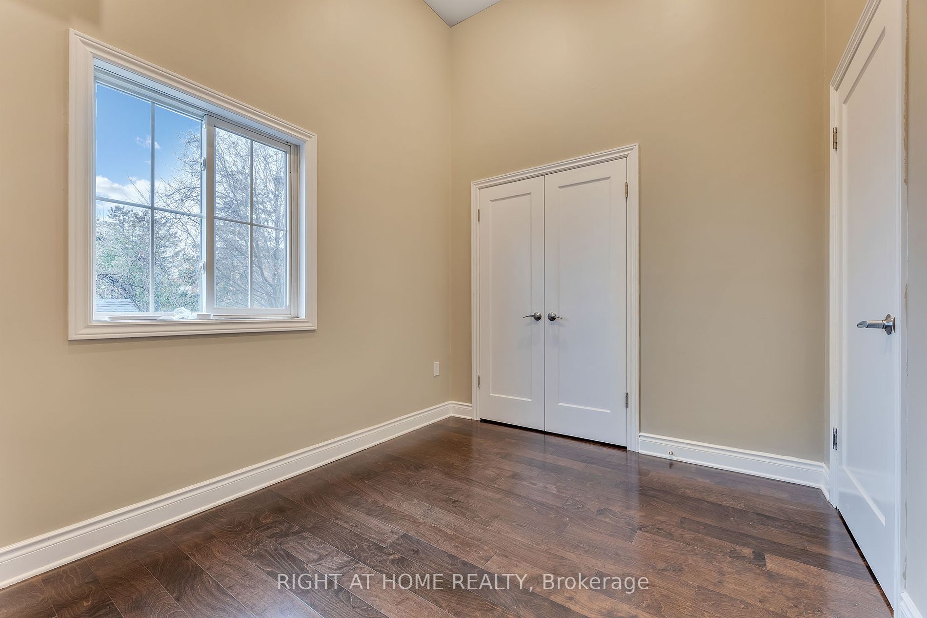 100 Cromwell Ave 1
