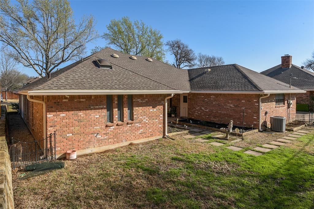 1110 Shady Oak Trail