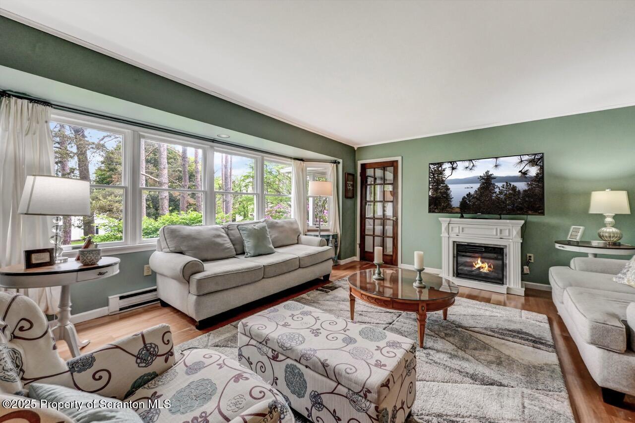 1001 Woodland Way
