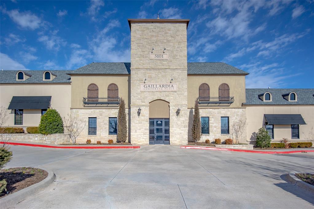 FOR LEASE! Located in the prestigious Gaillardia Corporate Office Park between N. Meridian Ave. and W. Memorial Rd, this Class B office building offers an exceptional combination of professional finishes, ample parking, and a prime NW Oklahoma City address. Suite A-2 offers 1,600 SF, Suite B offers 3,264 SF, and Suite C offers 3,343 SF. The suites may be leased individually or combined to create up to 8,207 square feet of contiguous space, accommodating a wide range of business needs. Tenants will appreciate the property’s proximity to Oklahoma City’s premier medical community, including Mercy, Oklahoma Heart Hospital, Integris Cancer Institute, and the Oklahoma Proton Center, as well as nearby amenities such as Quail Springs Mall, Lifetime Fitness, Martin Nature Park, and Gaillardia Golf Club. This property presents an outstanding opportunity for businesses seeking a professional environment with both convenience and visibility.