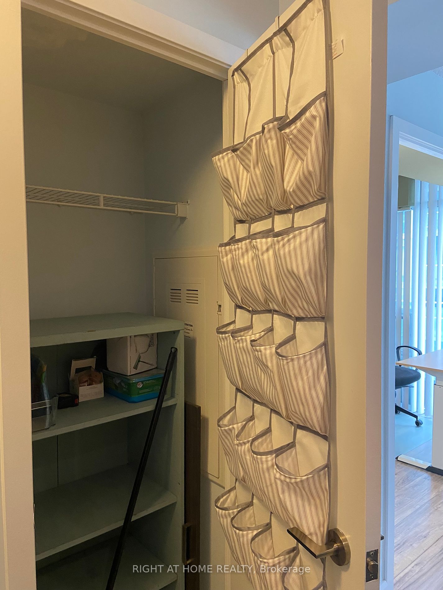 36 Lisgar St 1617