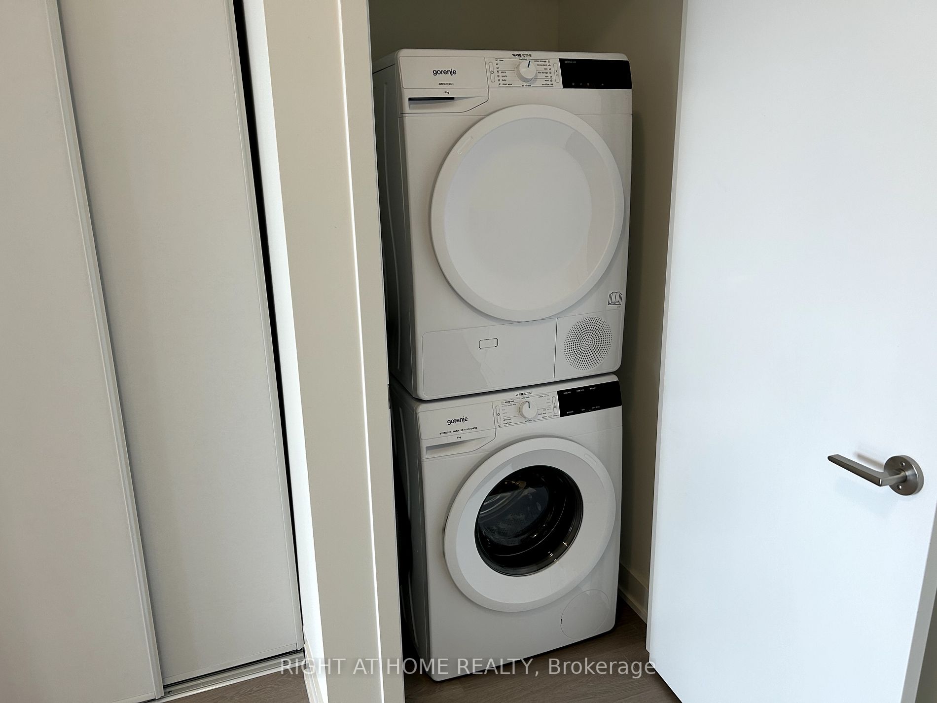 859 The Queensway N/A 311