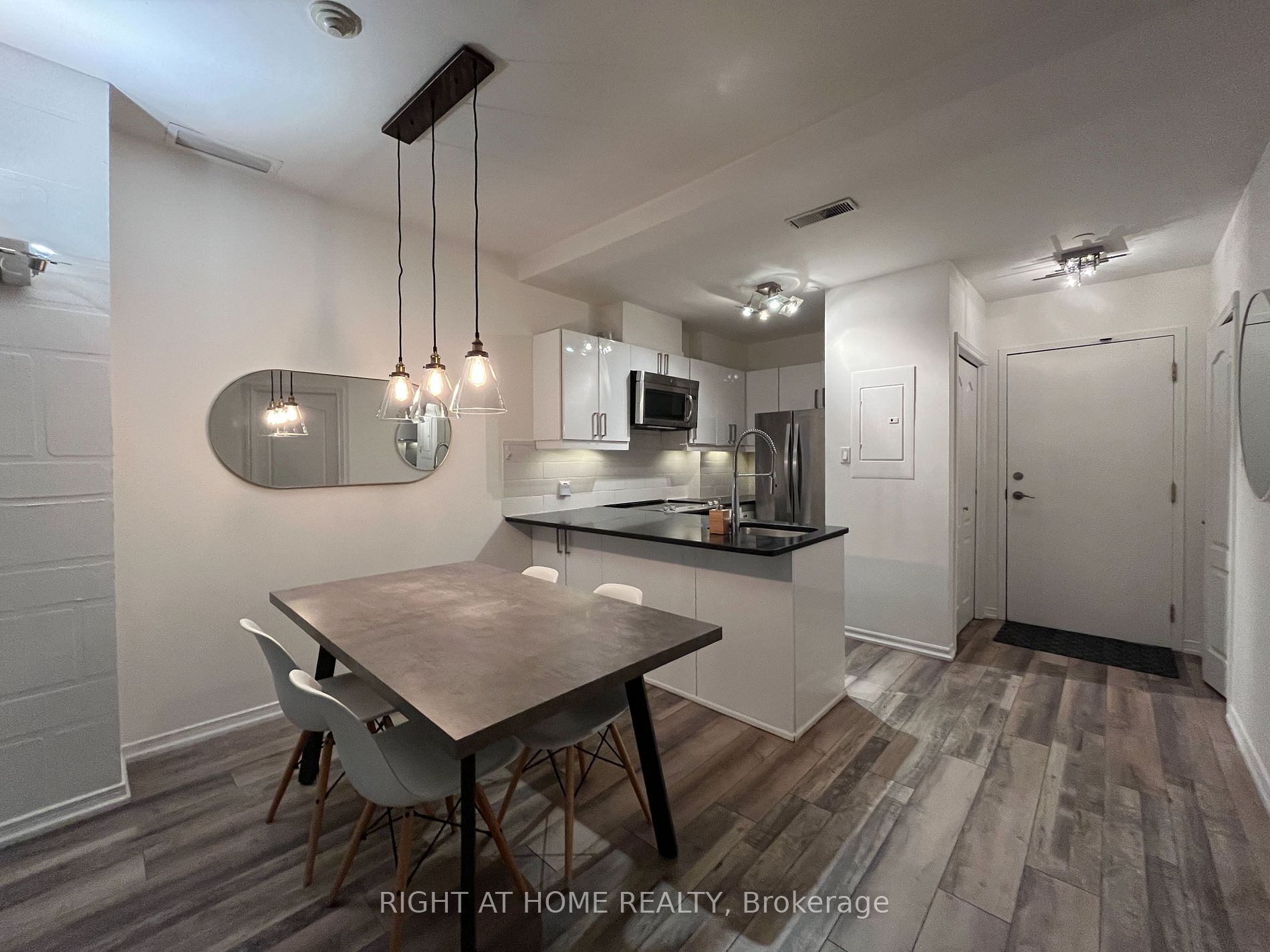 393 King St 1106
