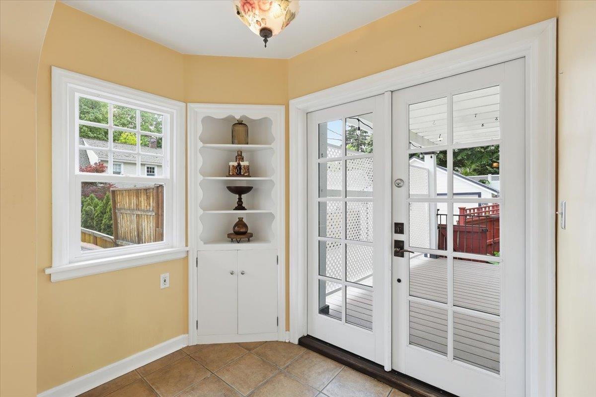1916 S Bernard St