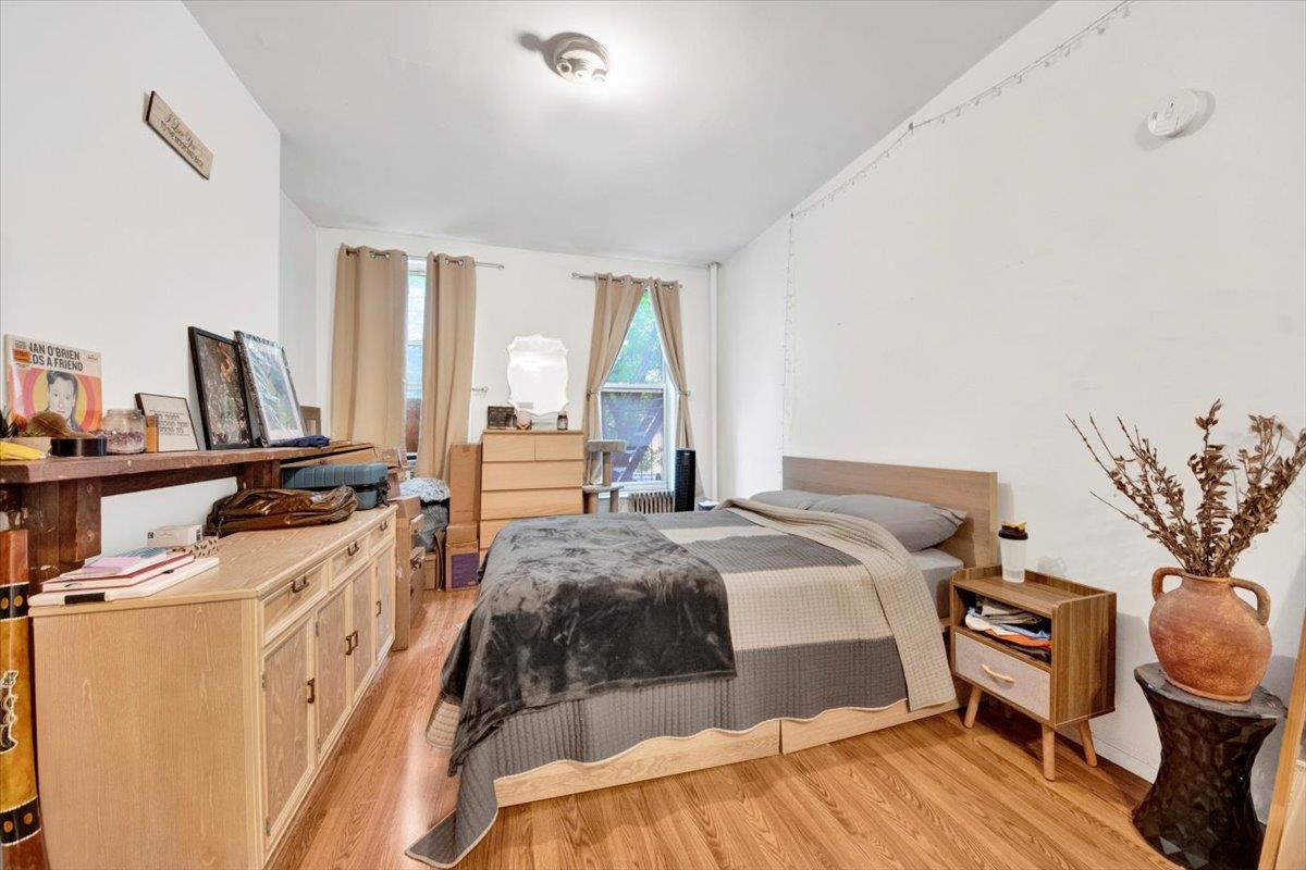 616 E 9th Street 2W