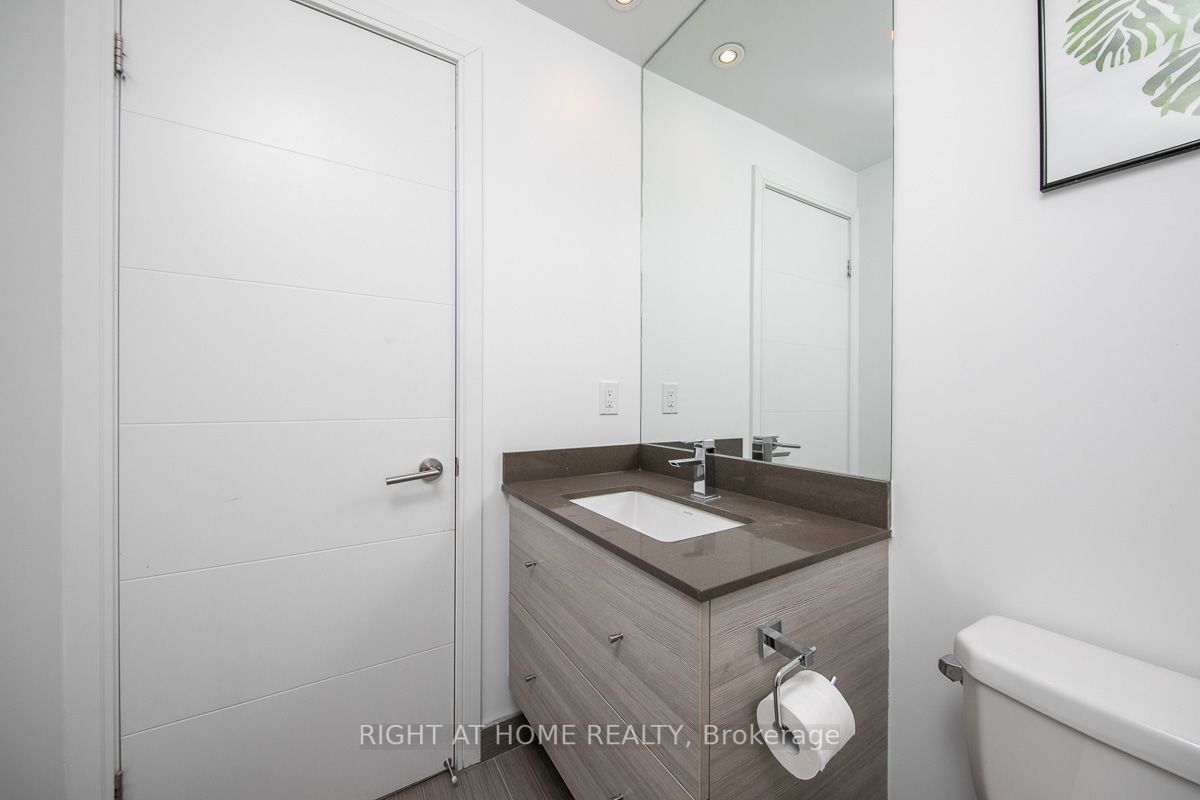 525 W Adelaide St 932