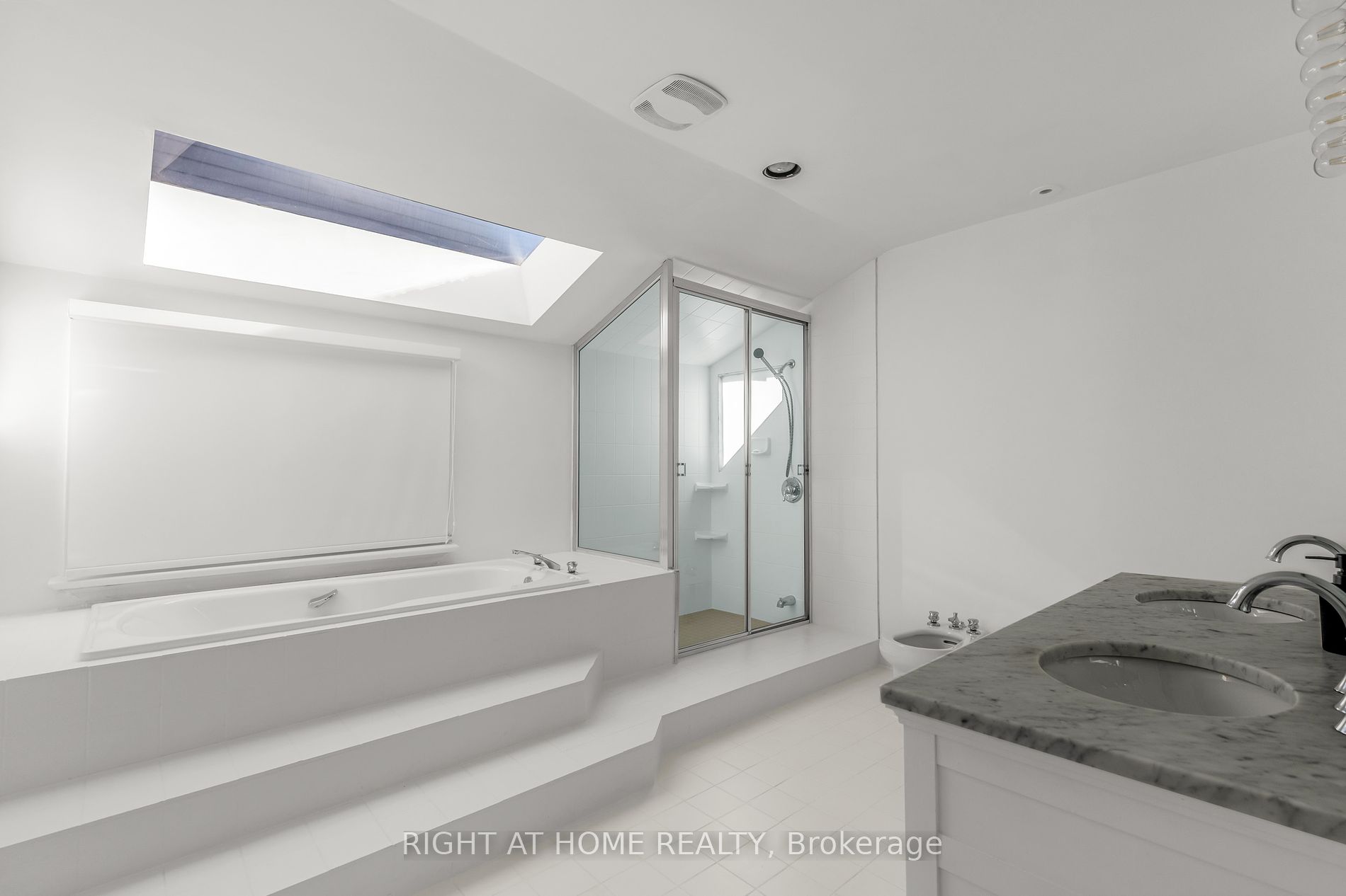 27 E Woodlawn Ave