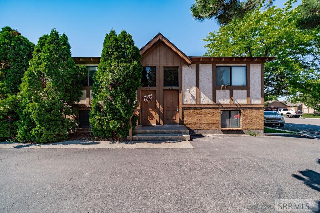 610 John Adams Court
