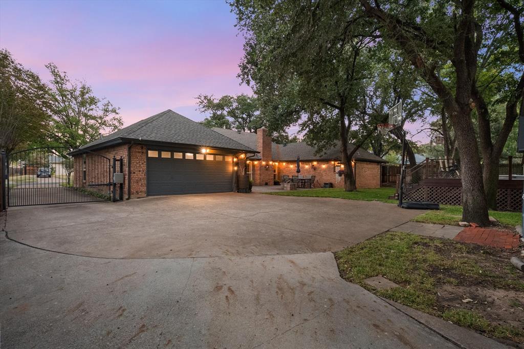 1504 Arrowhead Drive