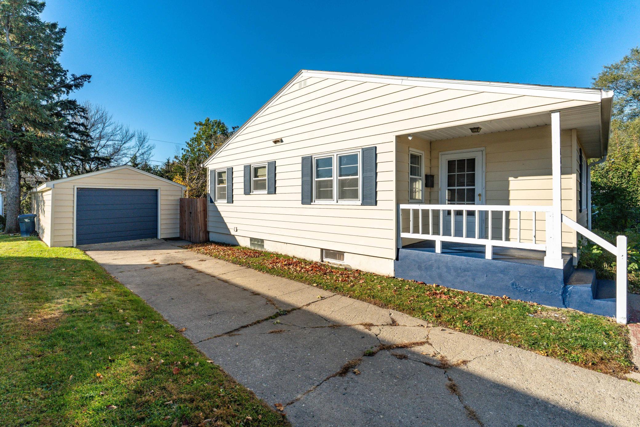 509 W Douglas Avenue