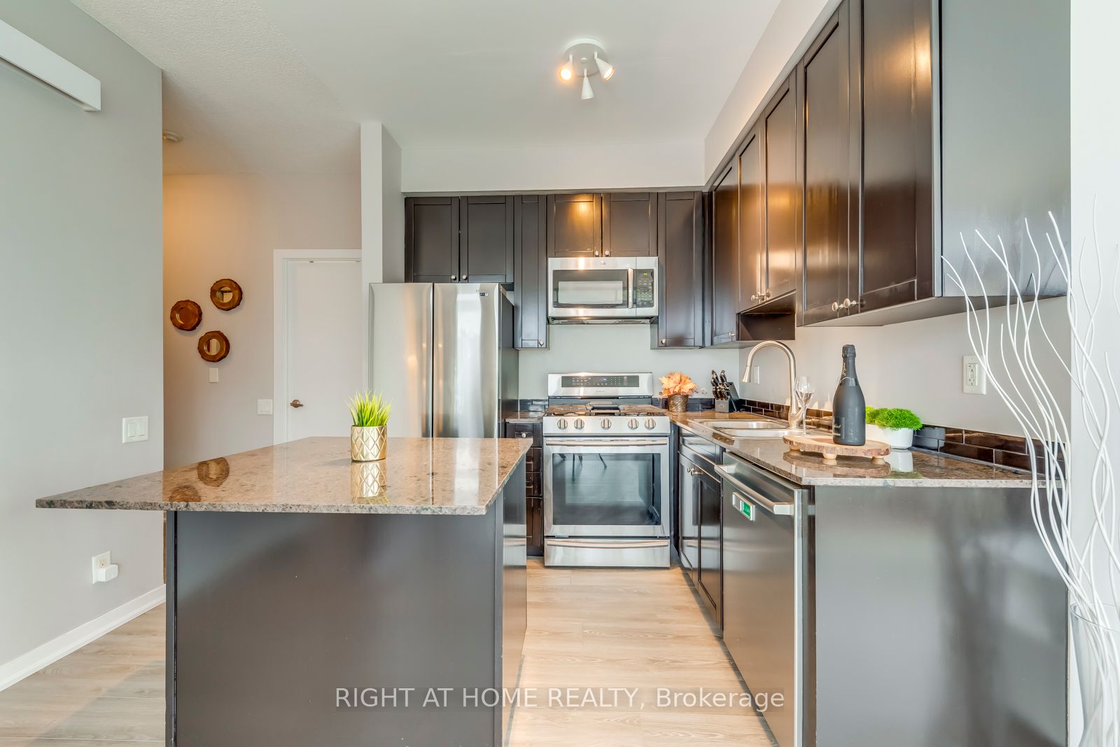 30 Canterbury Pl 1207
