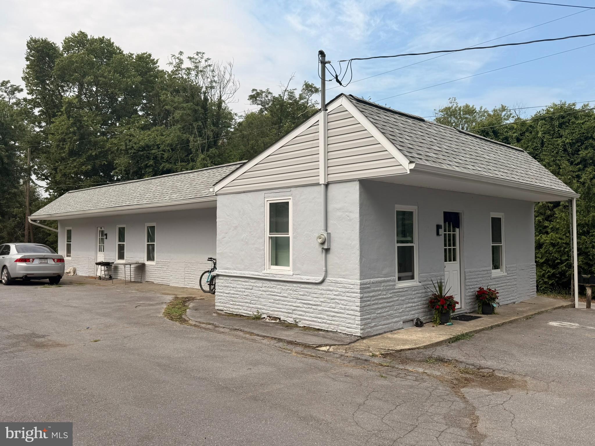 9947 Crossfield Road