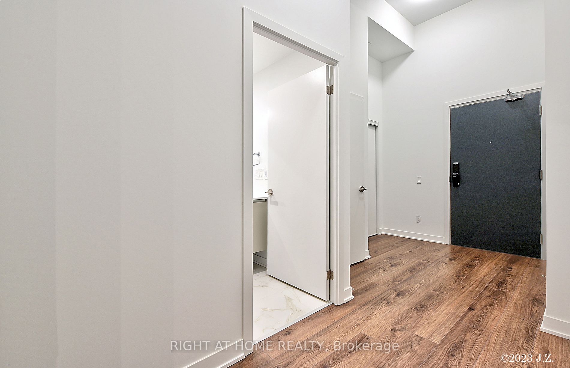 405 W Dundas St 112
