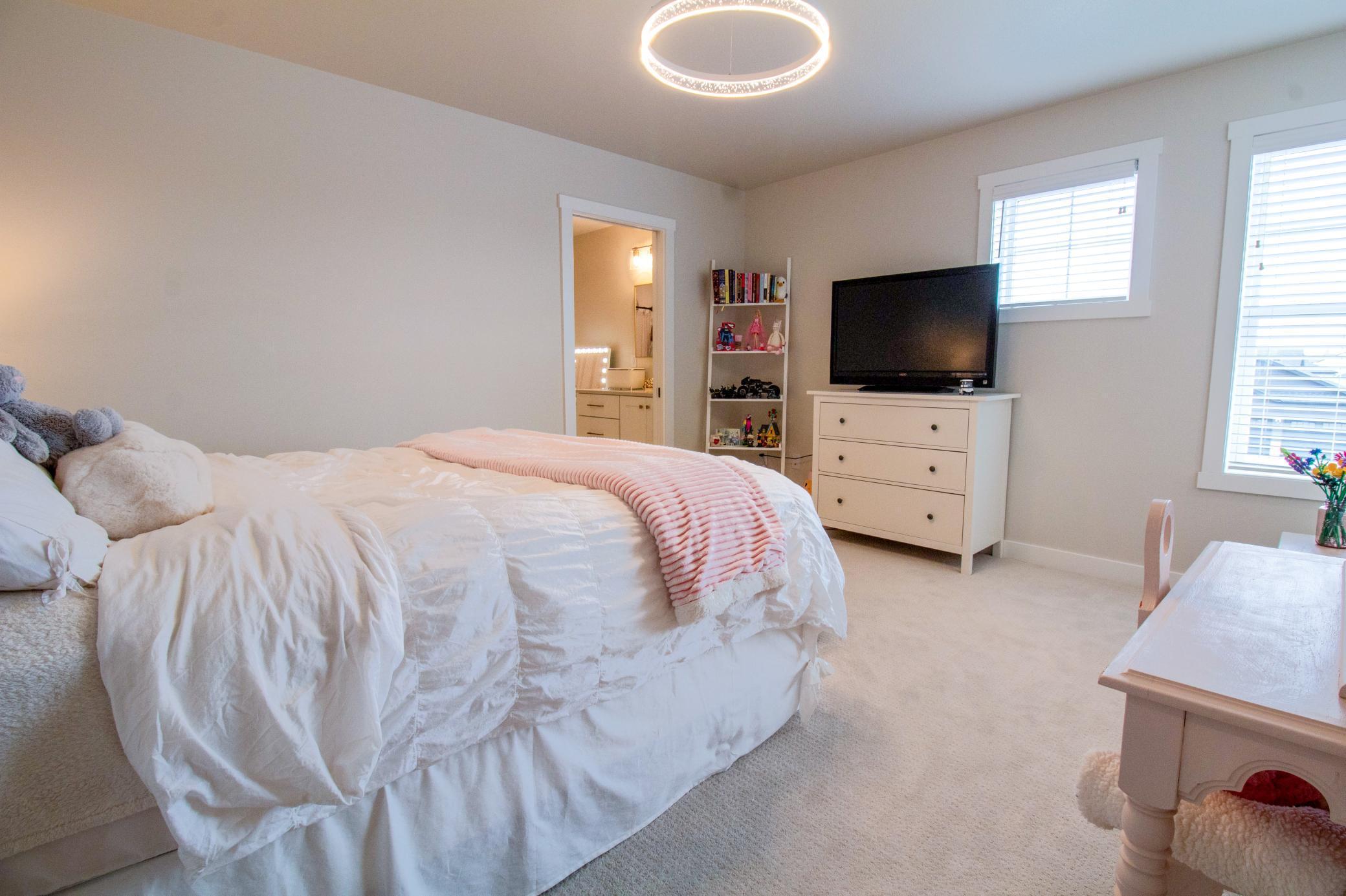 8825 Meadowlark Parkway