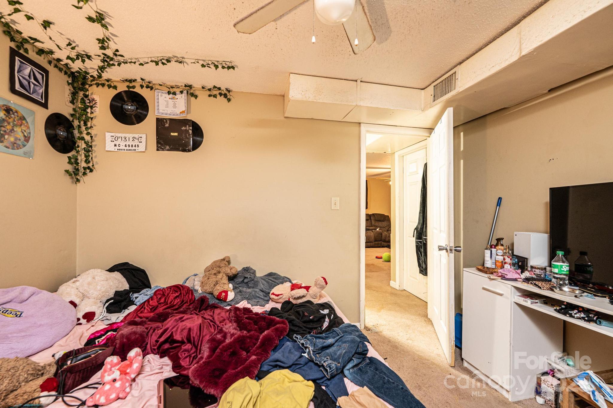 711 Meredith Court SW