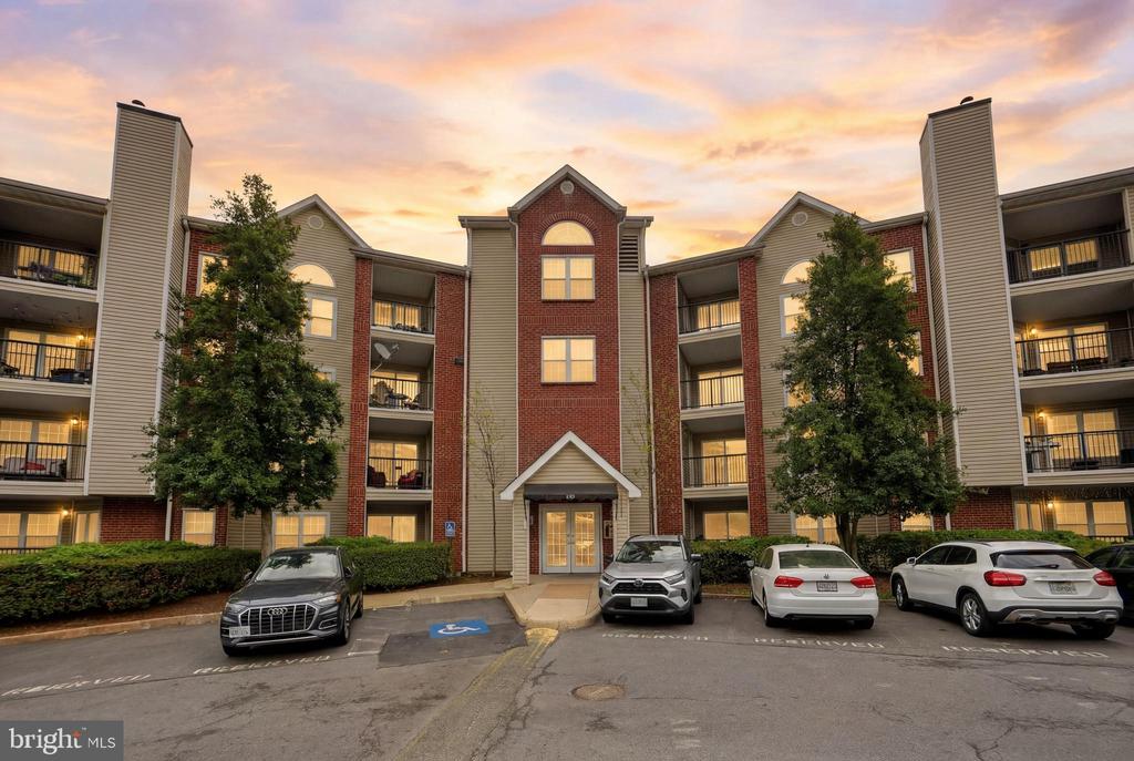 3313 Wyndham Circle 1209