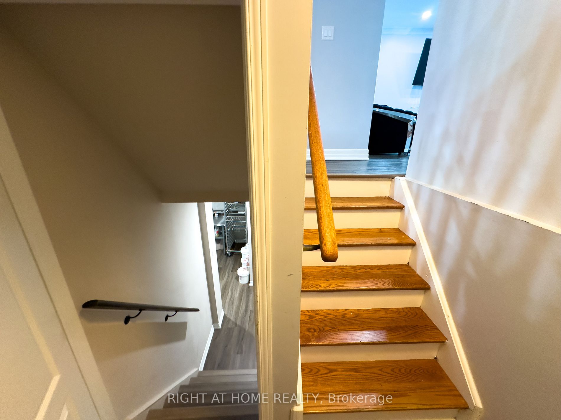 30 Pauline Cres 6