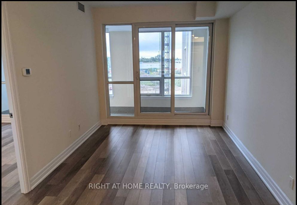 9085 Jane St 422