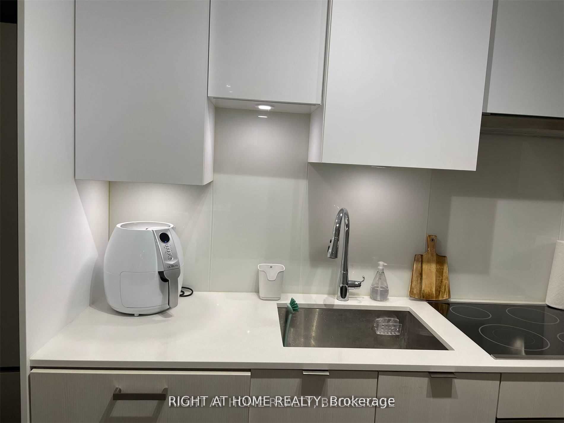 99 Broadway Ave 2408