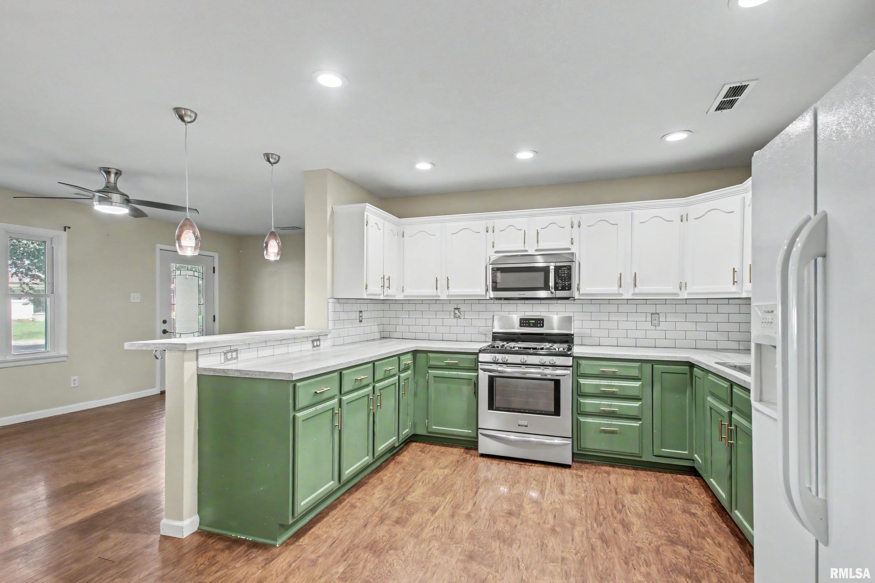 530 Hickory Grove W
