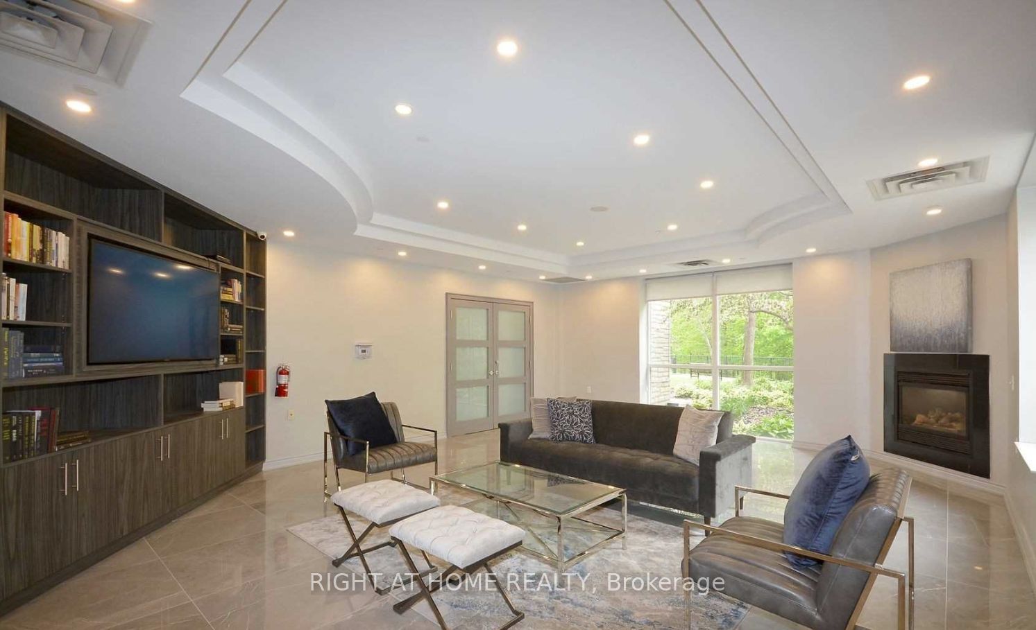 200 E Burnhamthorpe Rd 1504