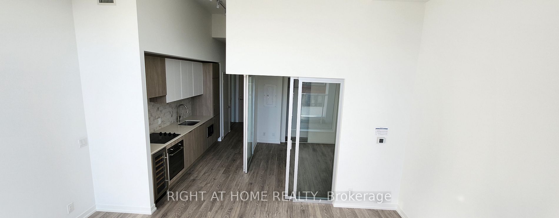 2020 Bathurst St 209