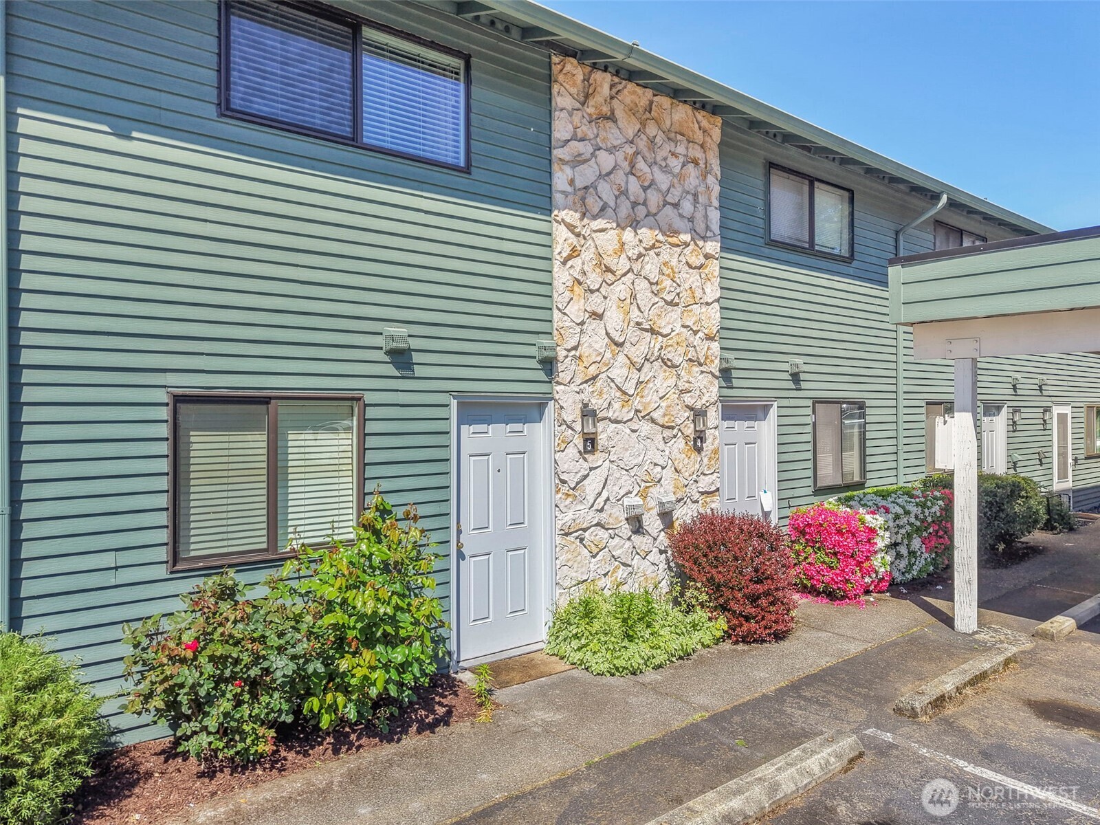 Welcome to gated Trinidad South in the heart of Federal Way - where comfort, convenience, and location truly come together. This townhome-style condo lives like a single-family home with a bright, open-concept main floor, spacious great room, and cozy gas fireplace, making it perfect for everyday living and entertaining.Major updates are already done for you: newer deck, windows, slider, and washer & dryer (all just 2 years old). The primary bathroom has been beautifully remodeled, and all appliances stay - this home is truly move-in ready!Step outside to relax on your private deck or enjoy being just minutes from literally everything. You’re close to all kinds of shopping, dining, and entertainment at The Commons at Federal Way, everyday essentials at nearby Costco and Trader Joe's, plus countless restaurants, coffee shops, and many other services nearby.Commuters will love the easy access to the Federal Way Transit Center and Link Light Rail, connecting you to Seattle, Tacoma, and beyond.Low-maintenance living, smart updates, and a location that puts everything within reach. This is the one you’ve been waiting for!