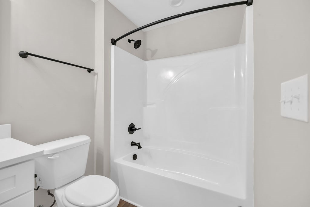 203 E Gunnery Court