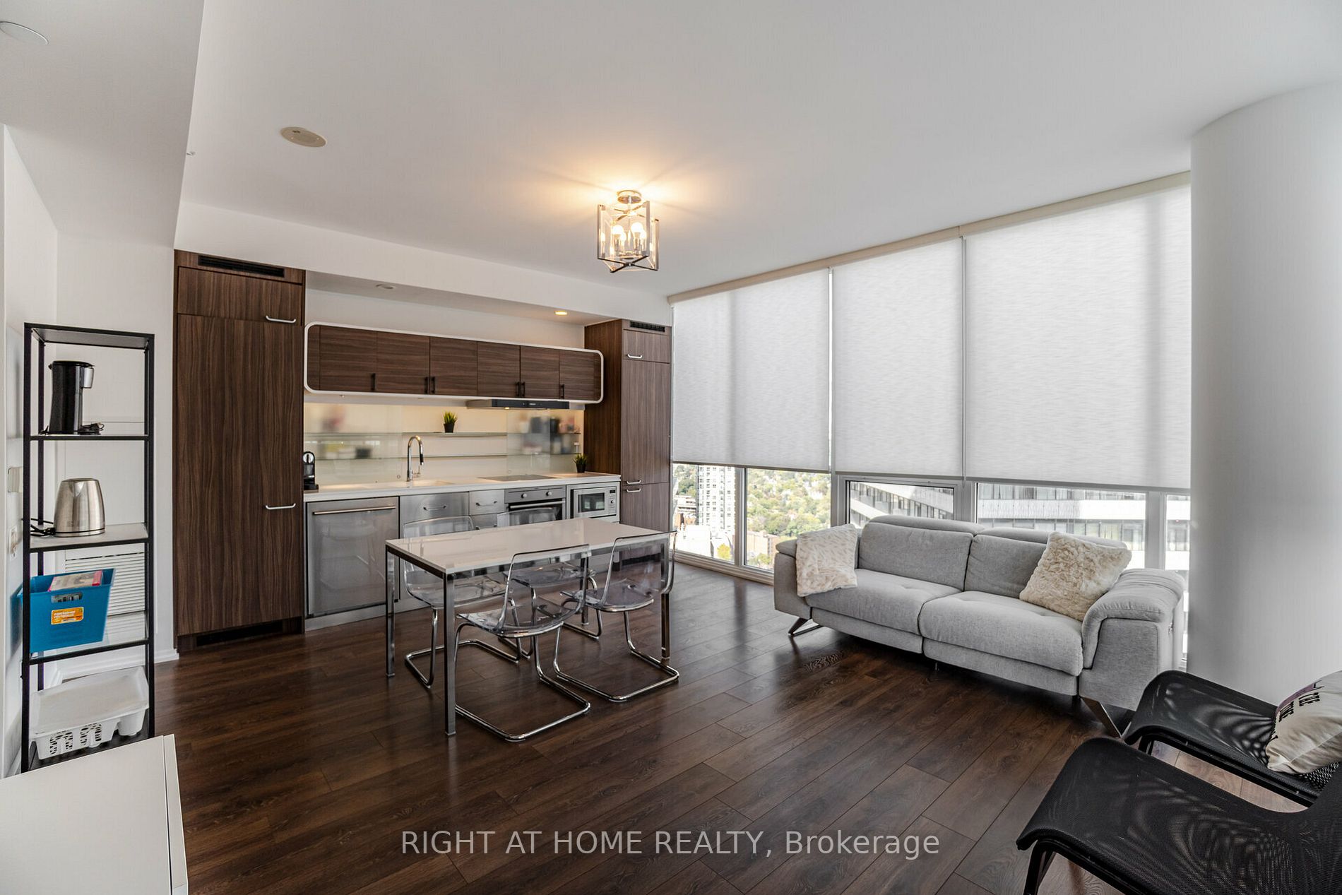 45 E Charles St 3910