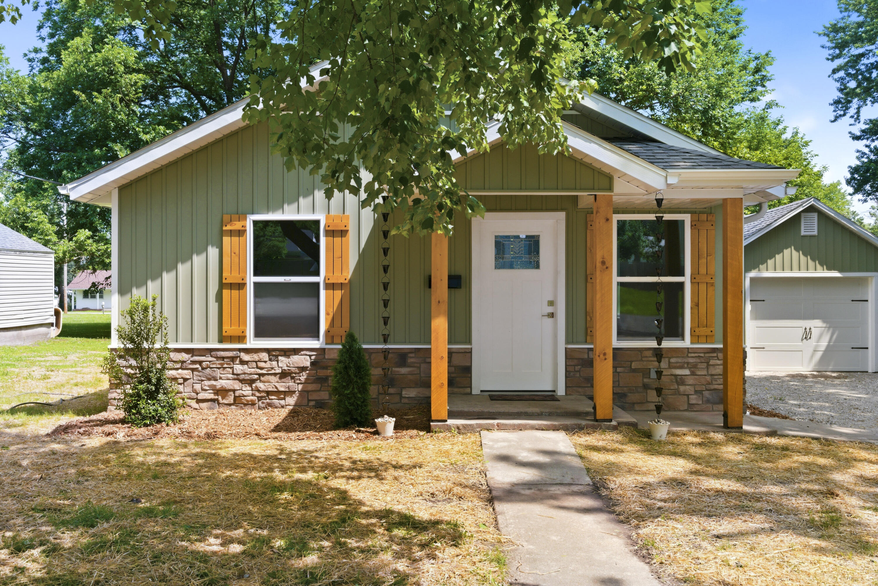 203 Vivian Street