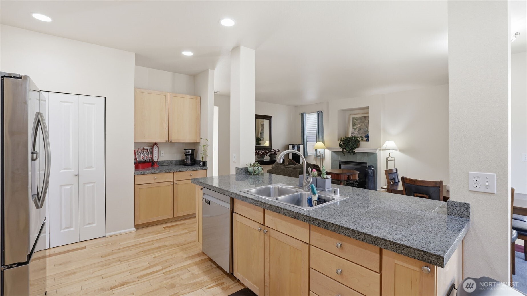 6114 Montevista Drive SE