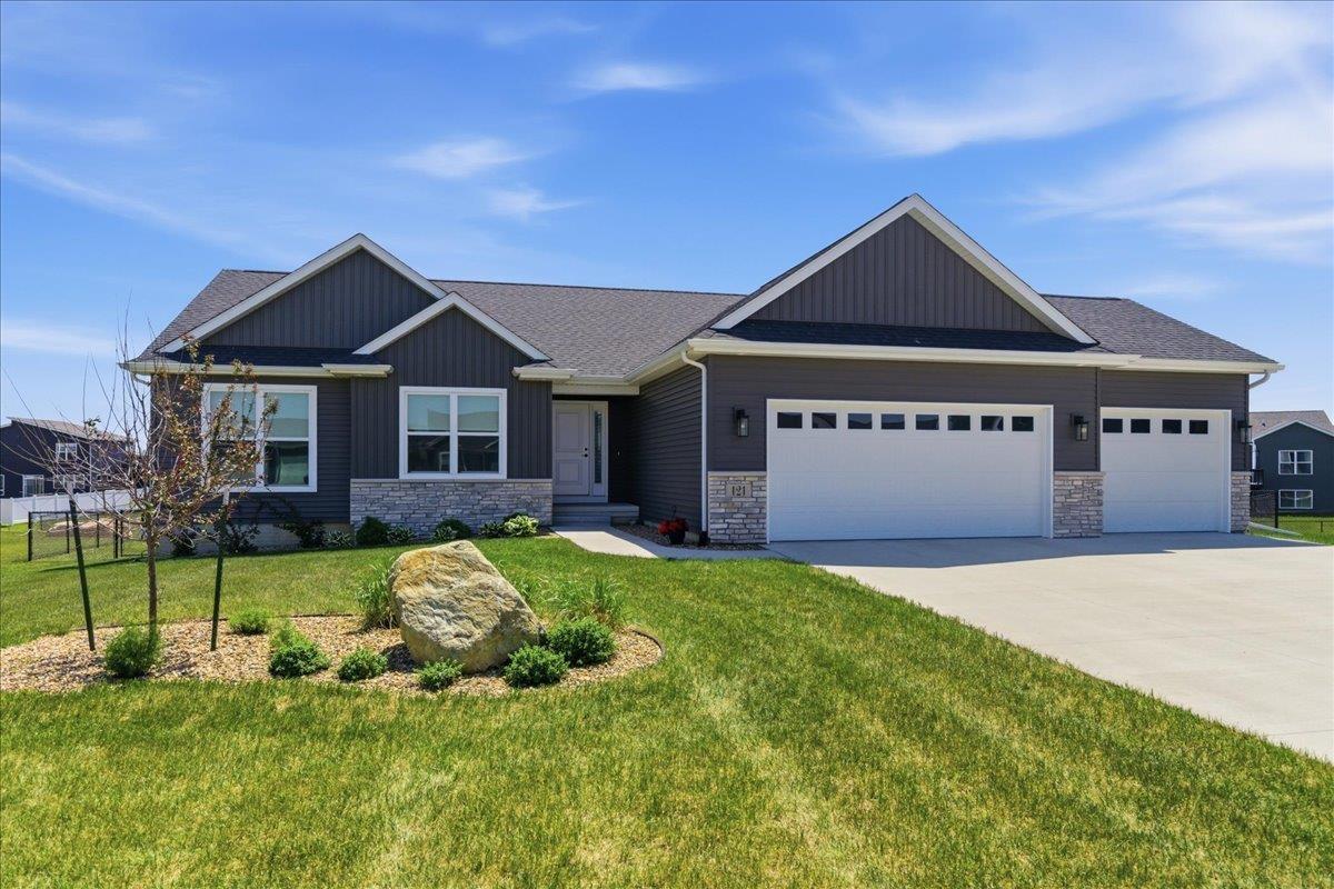 121 Goldcrest Court