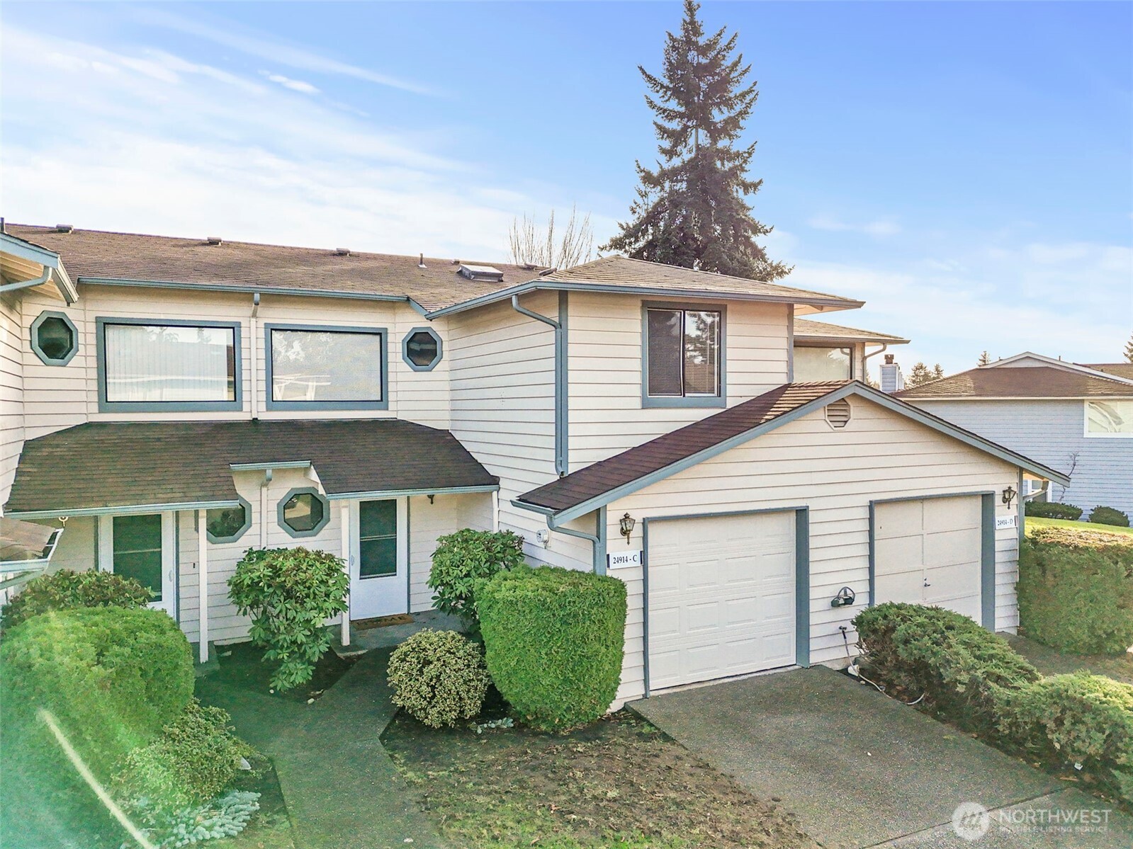 Welcome to Kentshire’s warm and inviting townhome community! This light-filled 3 bedroom, 2.5-bath residence offers an open floor plan with a dedicated dining area, a cozy wood-burning fireplace, a spacious kitchen featuring a pantry & charming eating nook. The vaulted entry leads to generously sized bedrooms, including a relaxing primary suite with a walk-in closet and private bath. Enjoy newer appliances, ample storage throughout, an attached one-car garage, & a delightful patio perfect for morning coffee or evening unwind time. Ideally located close to the elementary school, parks, trails, shops, dining, Kent Station, the YMCA, & Highway 167 for an effortless commute. This home blends comfort, convenience, & community living at its best.