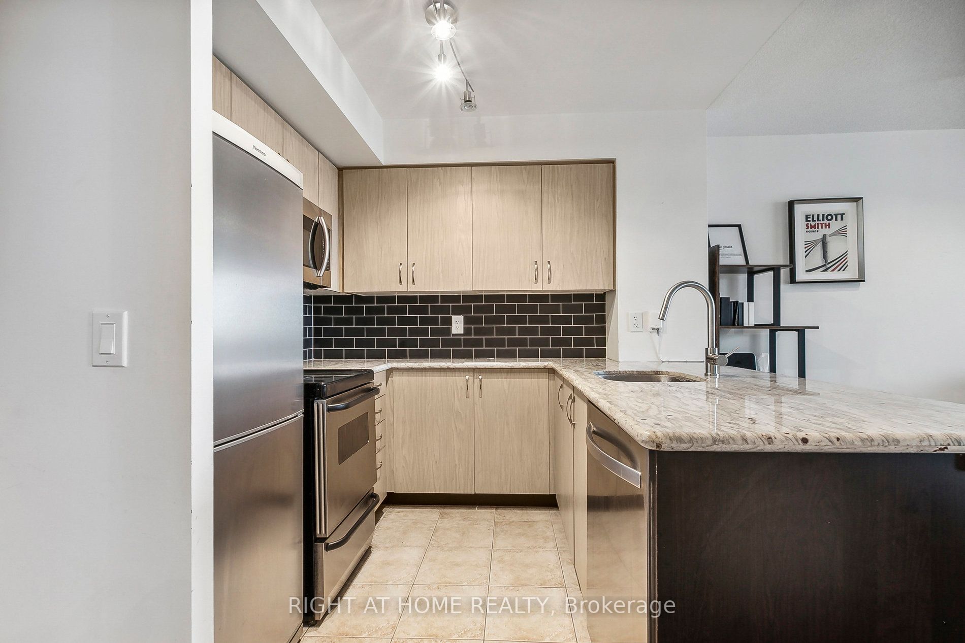 50 Lynn Williams St 1506