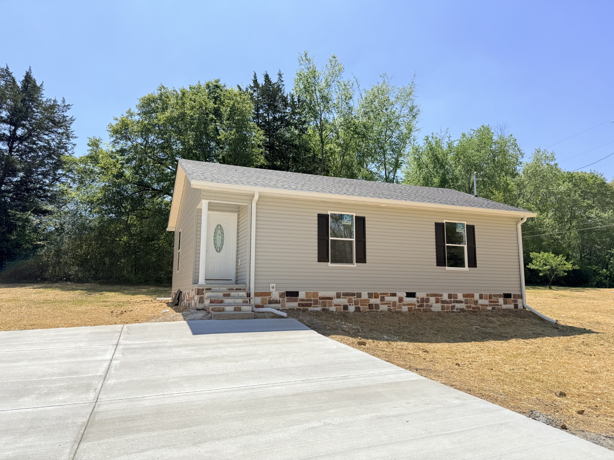1115 Stewart Ln — sold