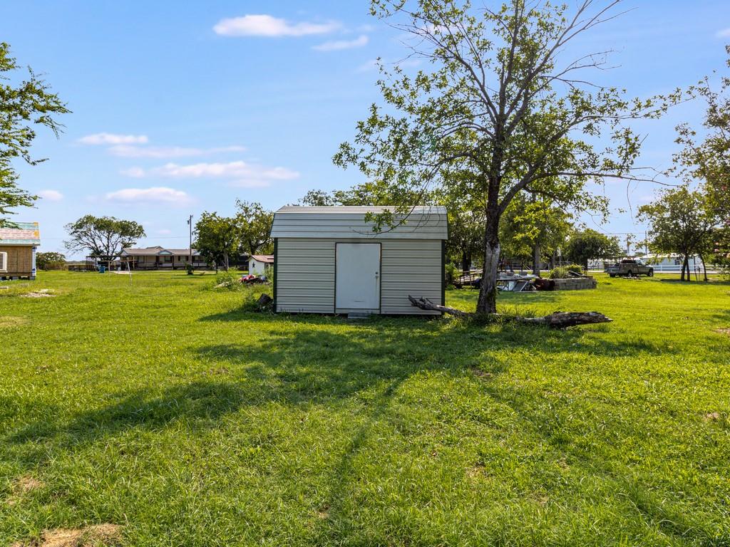 112 W Hackberry Street