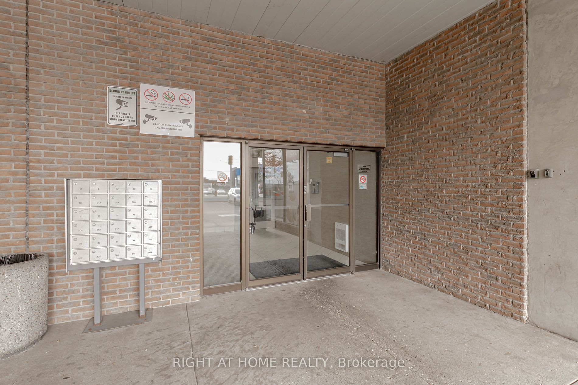 40 Rexdale Blvd 31