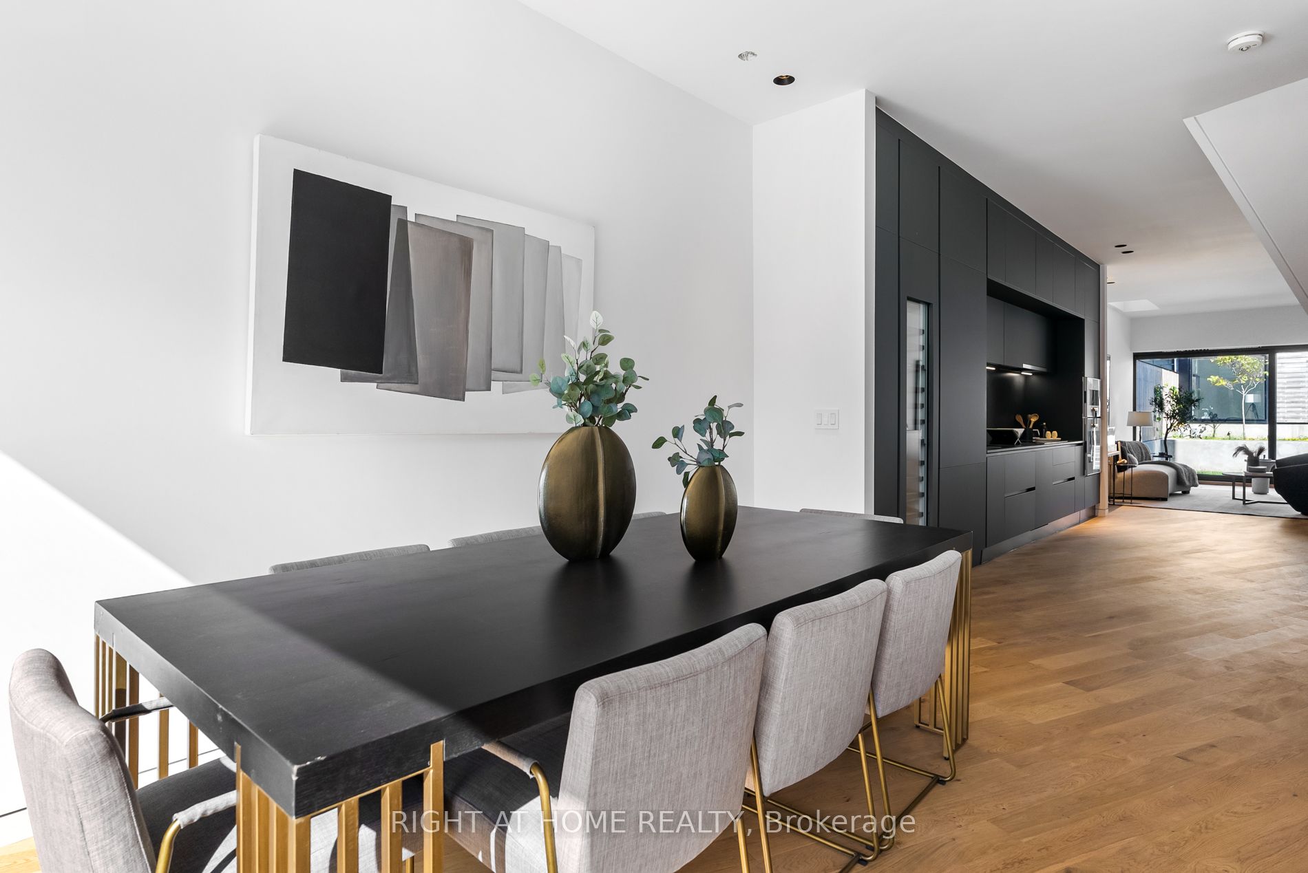 44 Foxley St