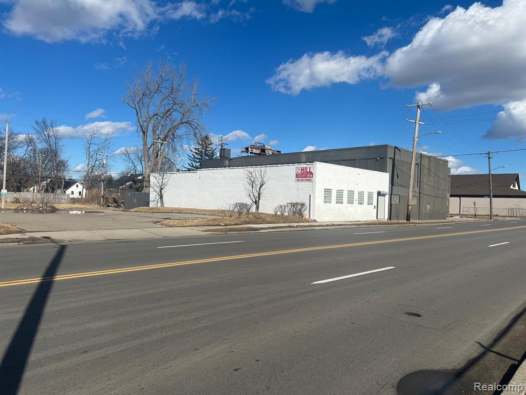 521 E 7 Mile Road