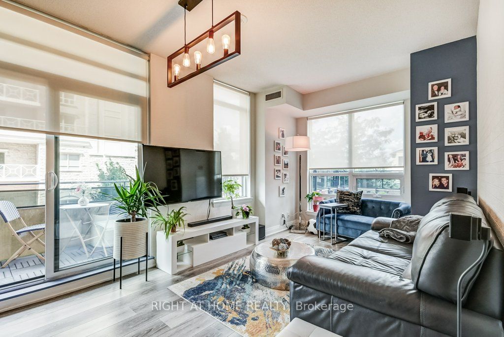 520 W Steeles Ave 212