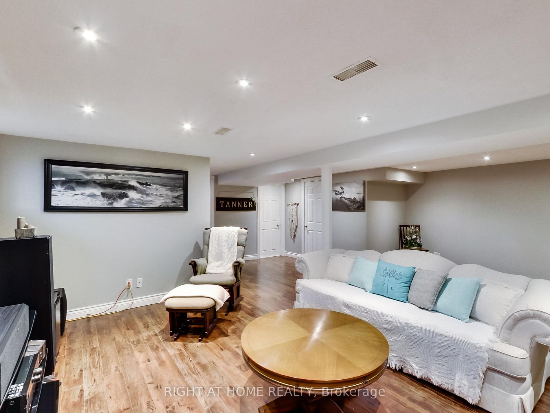 316 Pineview Gdns