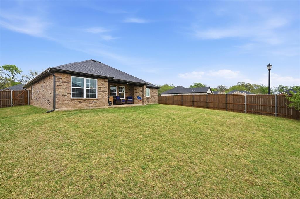 122 North Meadows