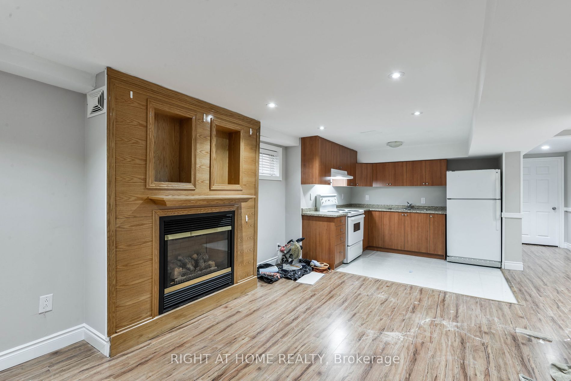 190 Archdekin Dr