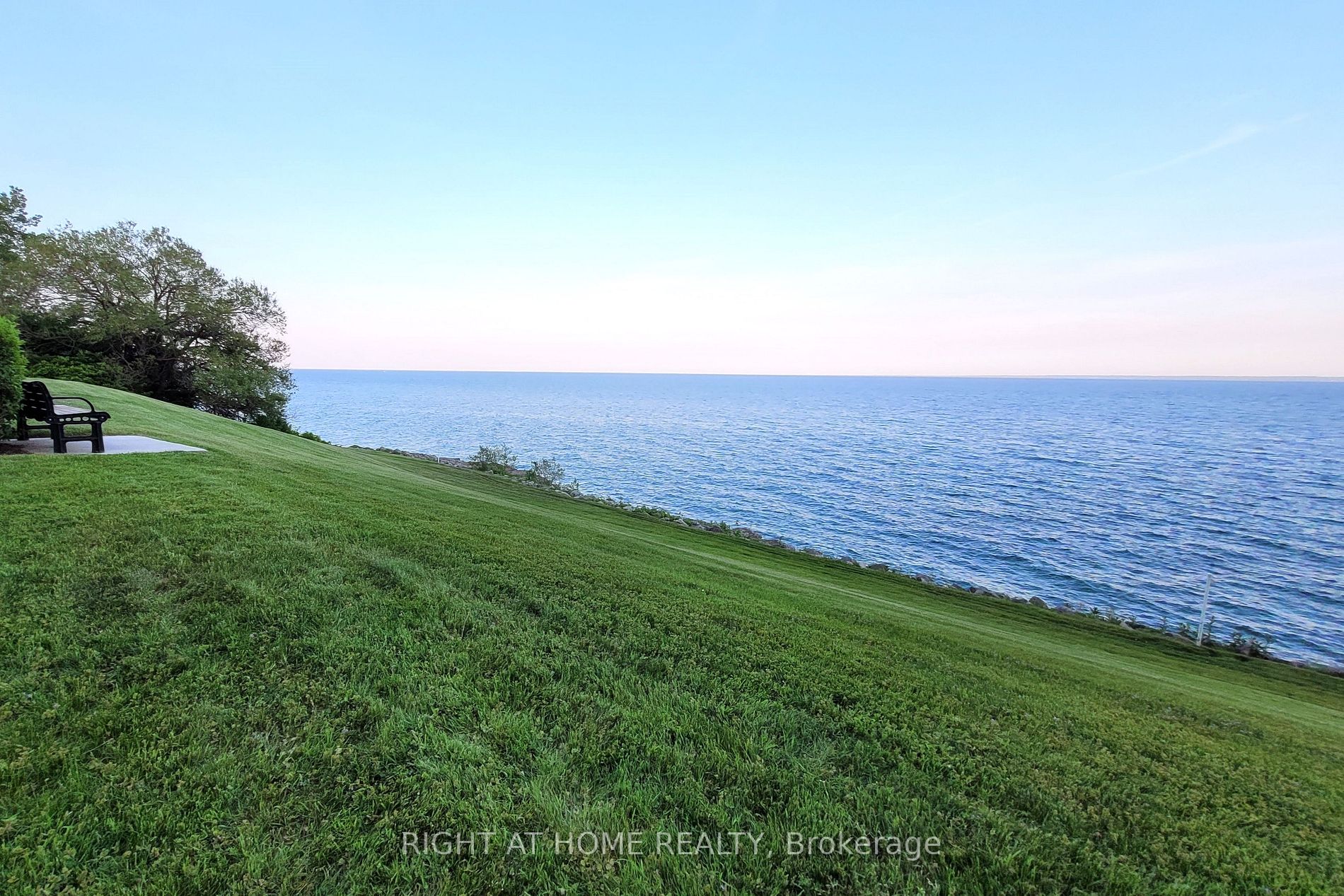 5280 Lakeshore Rd 207