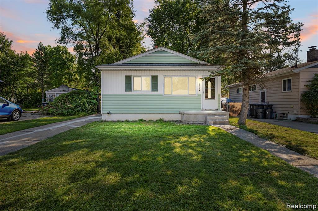 Welcome to this beautifully renovated 3-bedroom, 1-bath home in Livonia! Designed with an open-concept layout, the spacious kitchen seamlessly connects to the living room—ideal for both entertaining and comfortable everyday living. Nestled in a quiet neighborhood, this move-in-ready home is waiting for you. Schedule your private showing today!