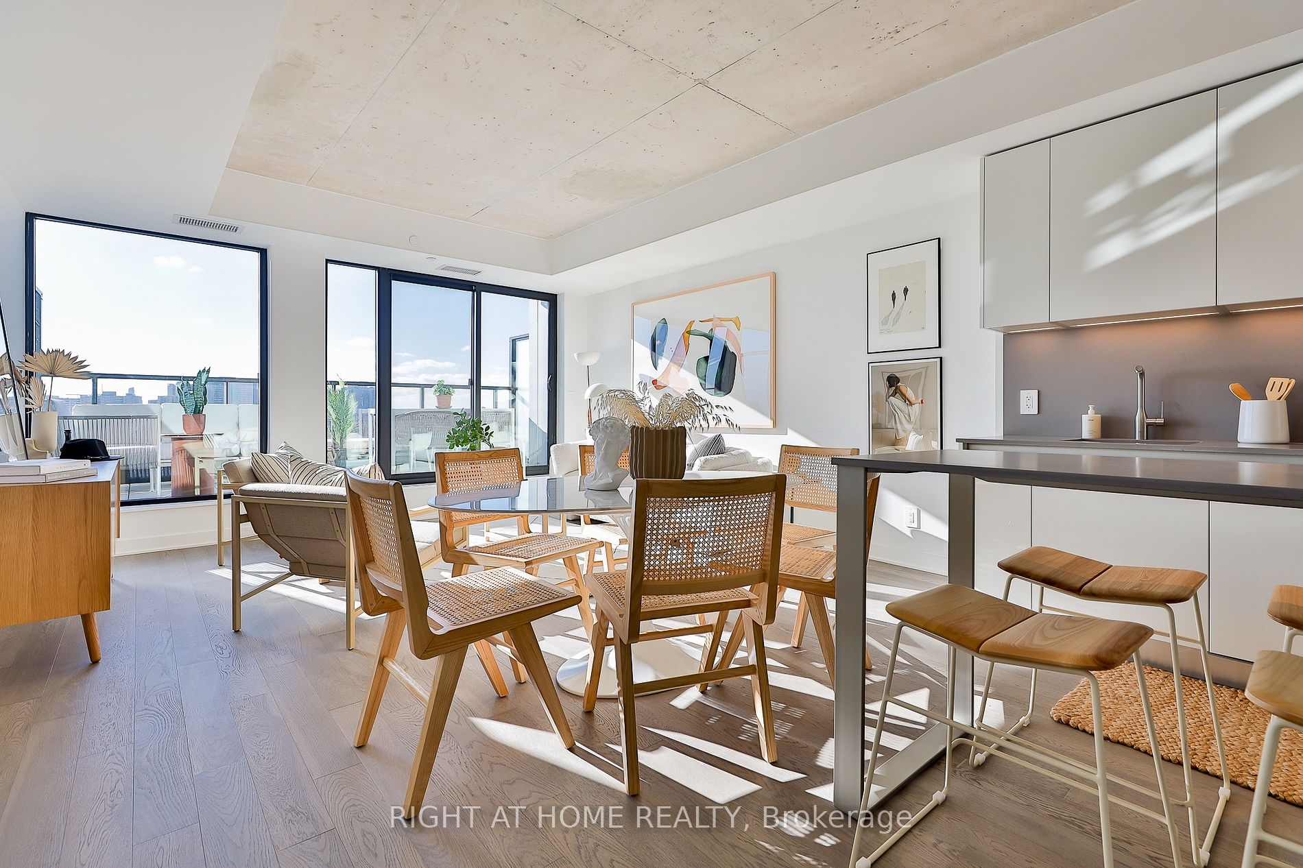 2720 W Dundas St 620