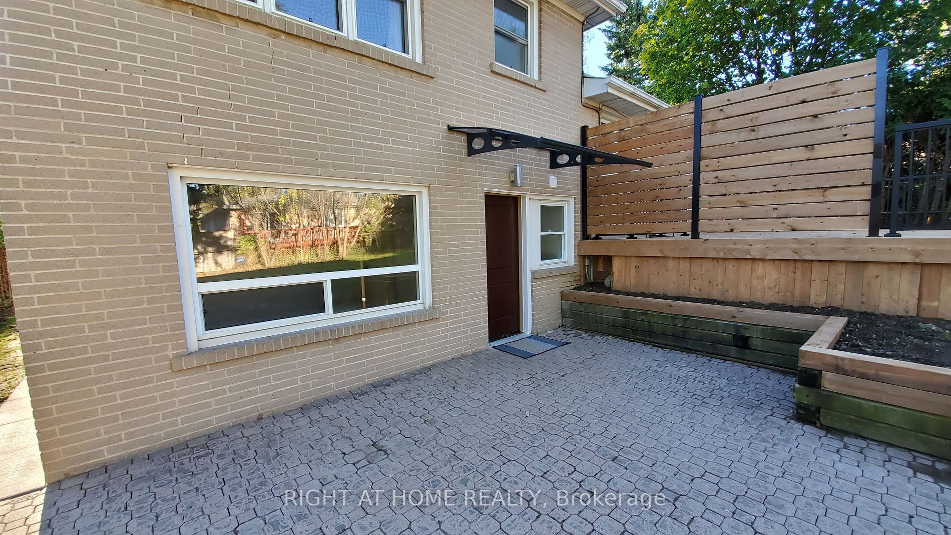 57 Ravenscroft Circ Bsmt