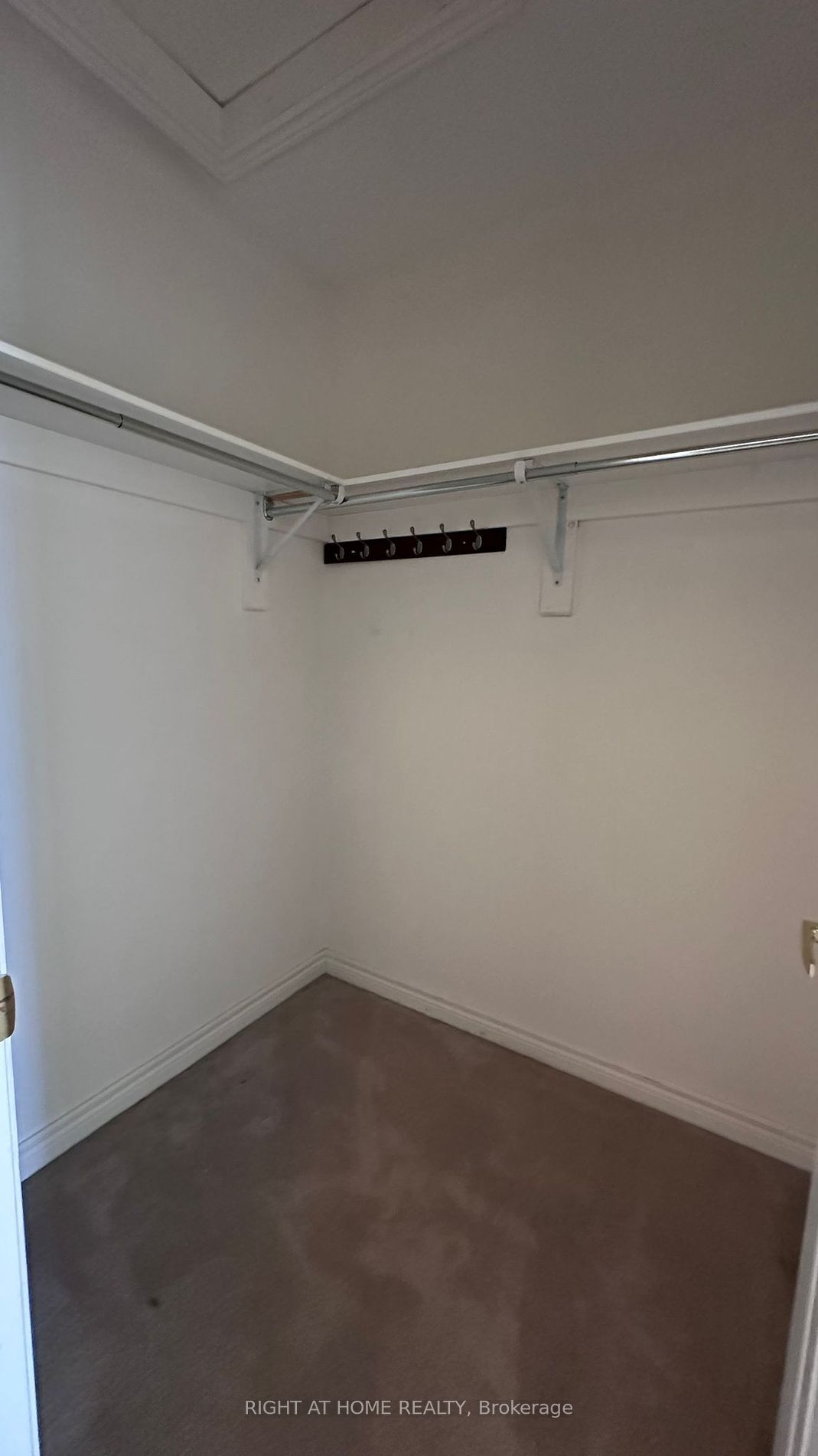 3185 Larry Cres